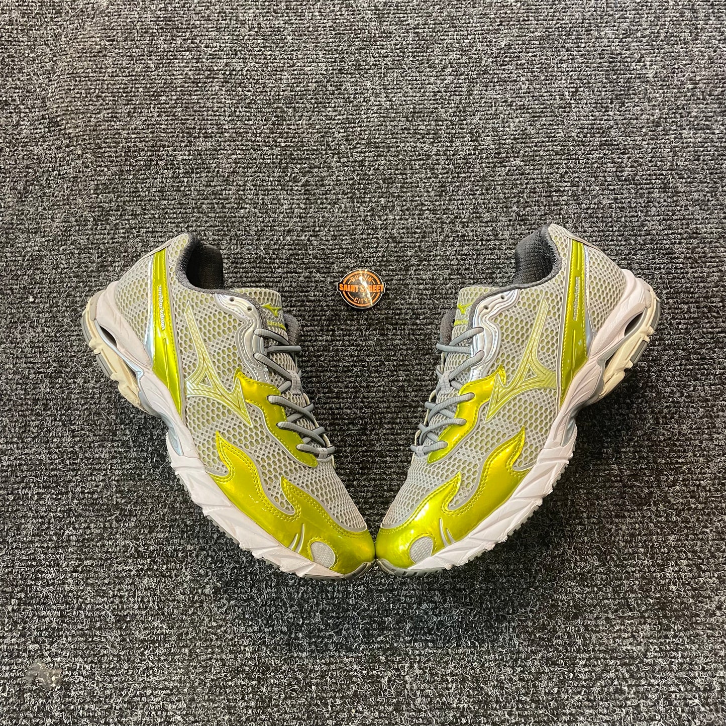 Mizuno-Green Wave Rider 10 X One Block Down
