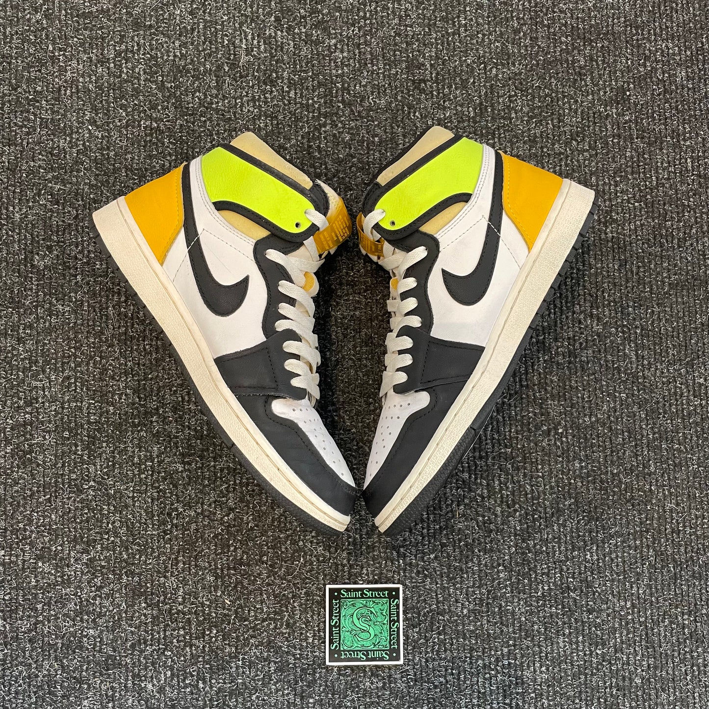 Air Jordan 1 High 'Uni Gold'