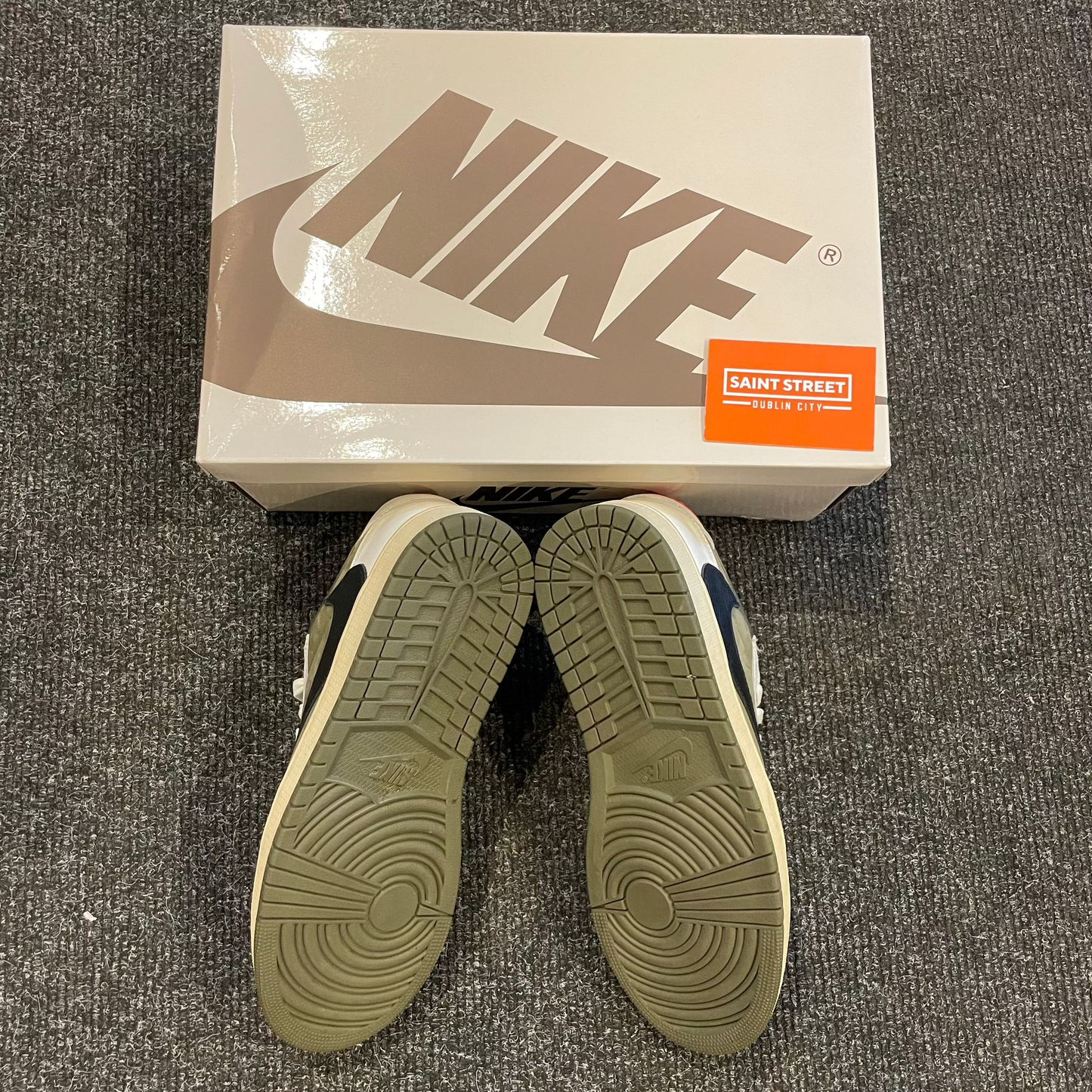 Air Jordan 1 Low X Travis Scott 'Medium Olive'