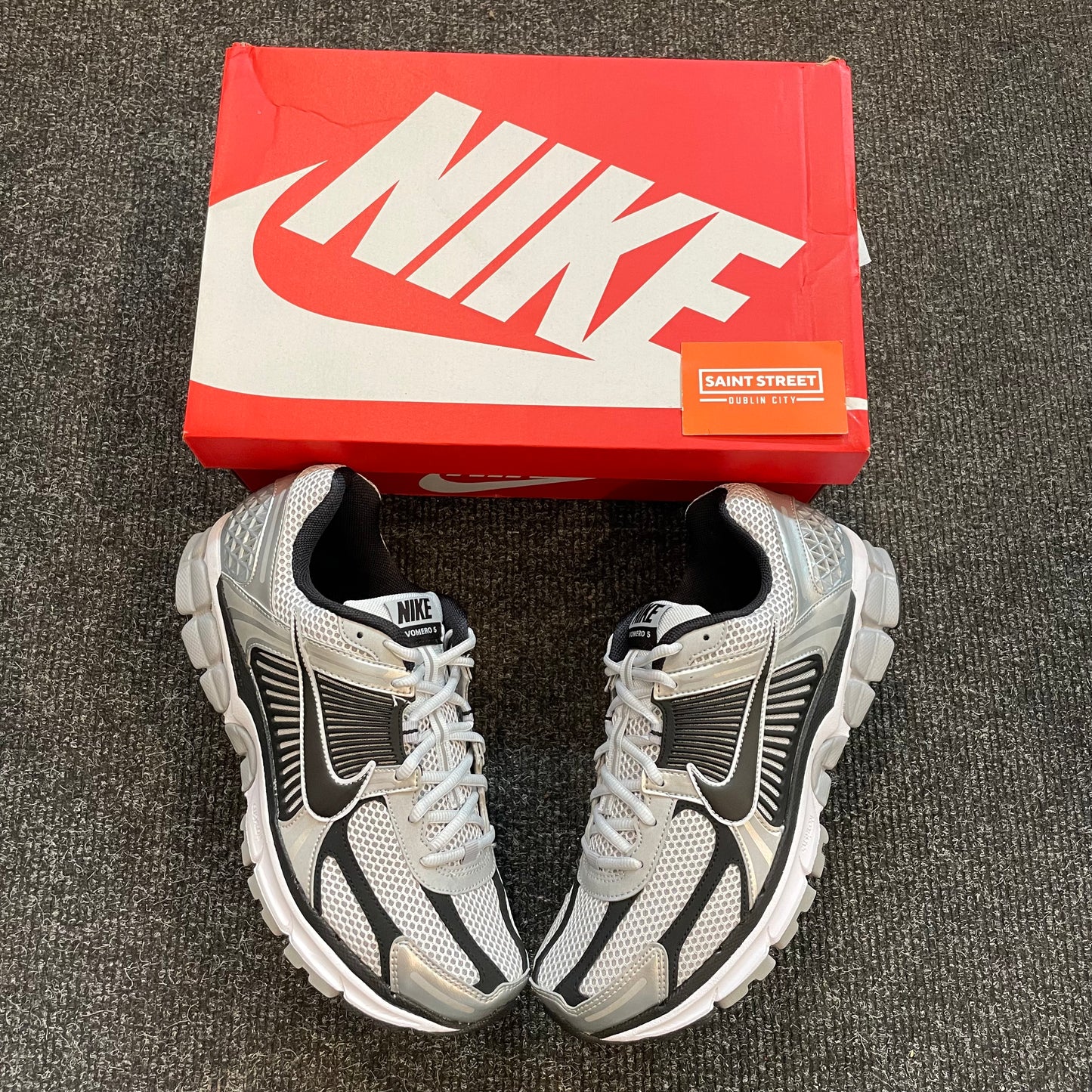 Nike Zoom Vomero Black/Silver