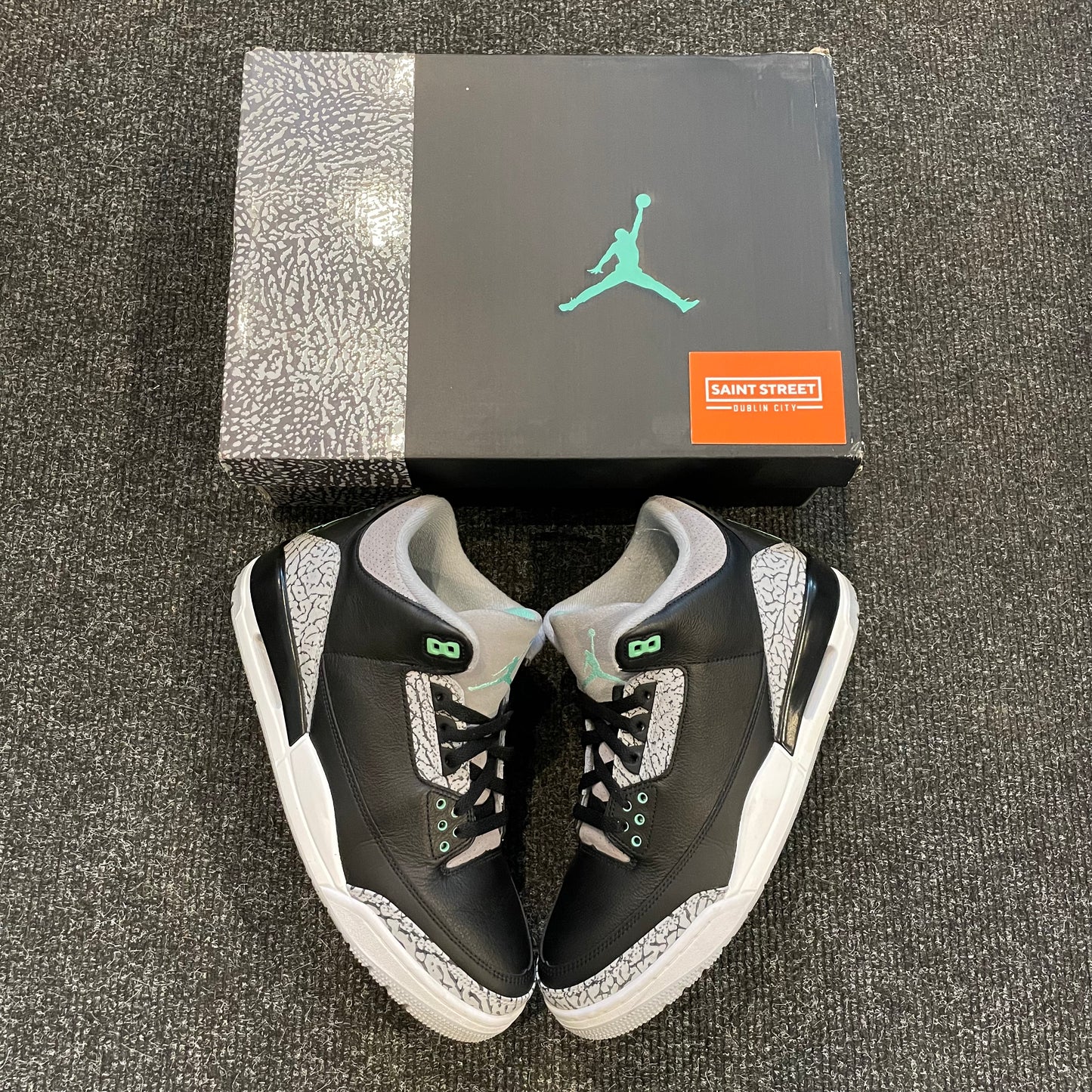 Air Jordan 3 'Green Glow'