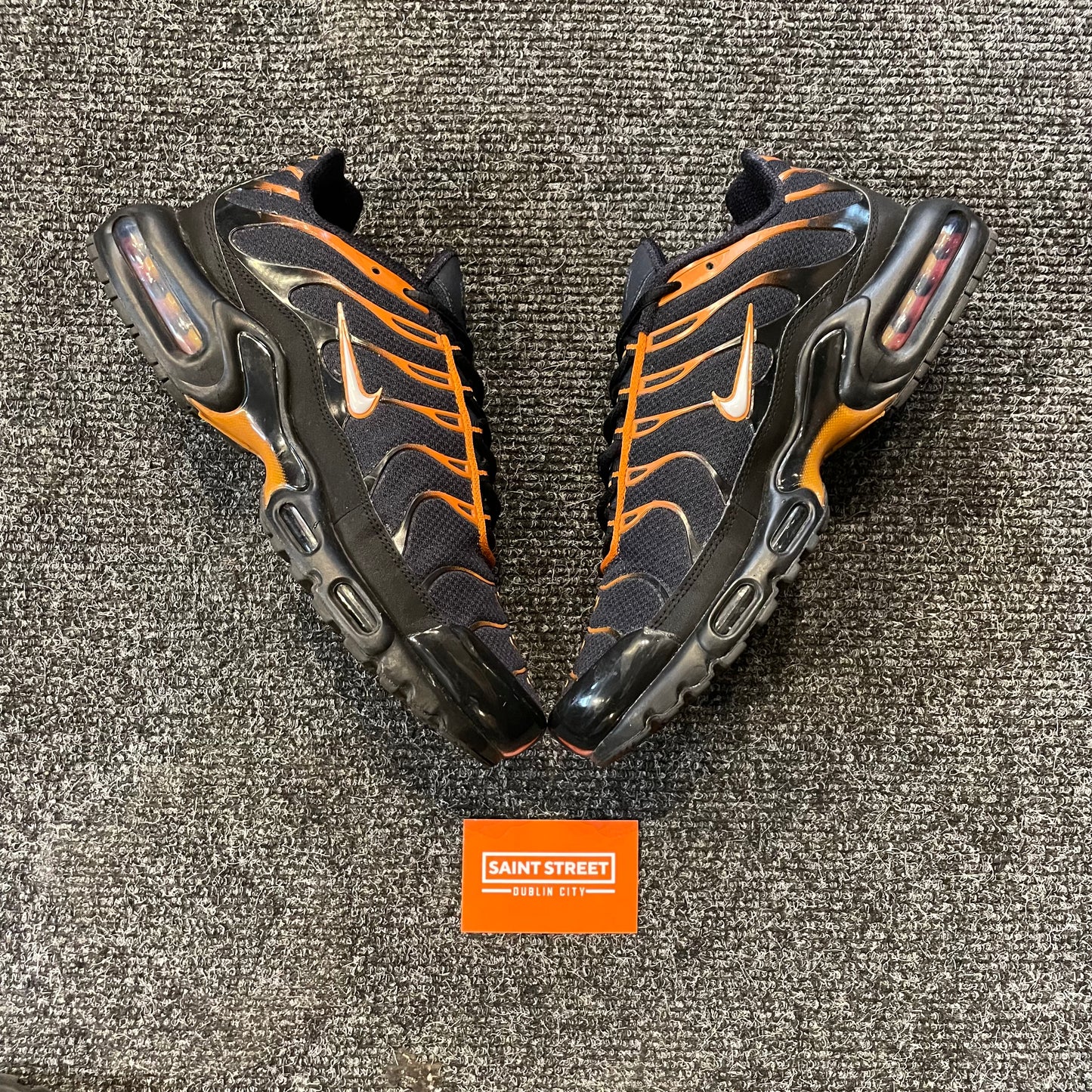 Nike Air Max Plus Black/Orange