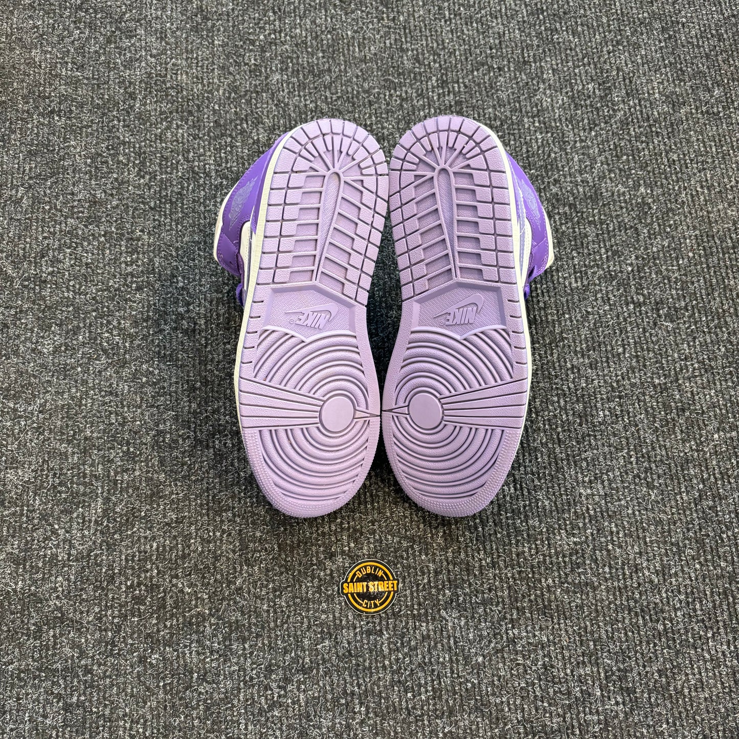 Air Jordan 1 Mid Purple
