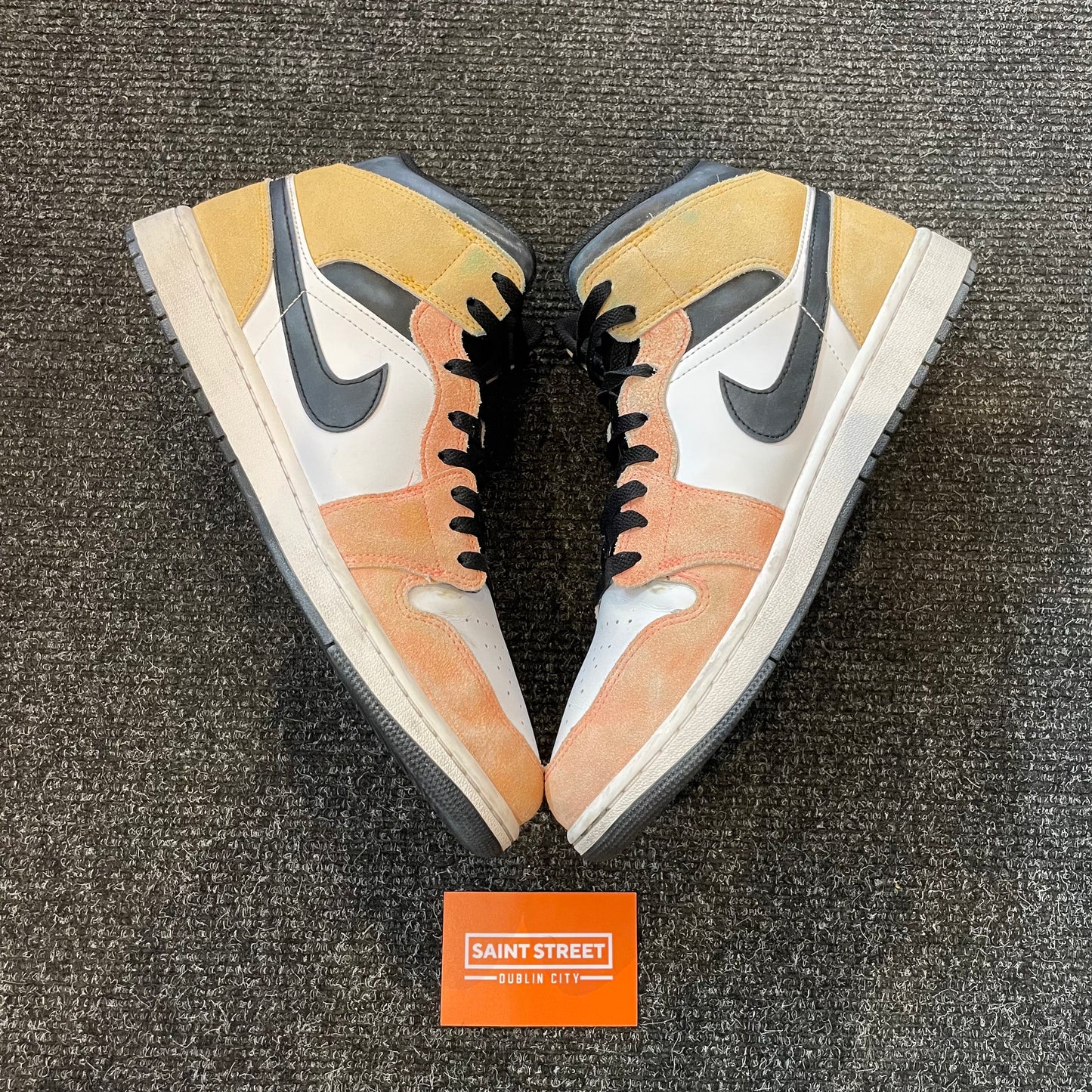 Jordan 1 Mid Coral