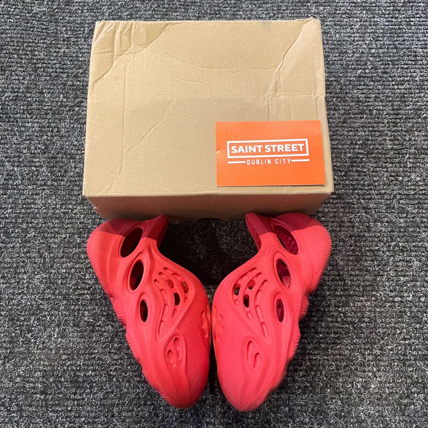 Yeezy Foam RNNR 'Vermillion' (Kids)