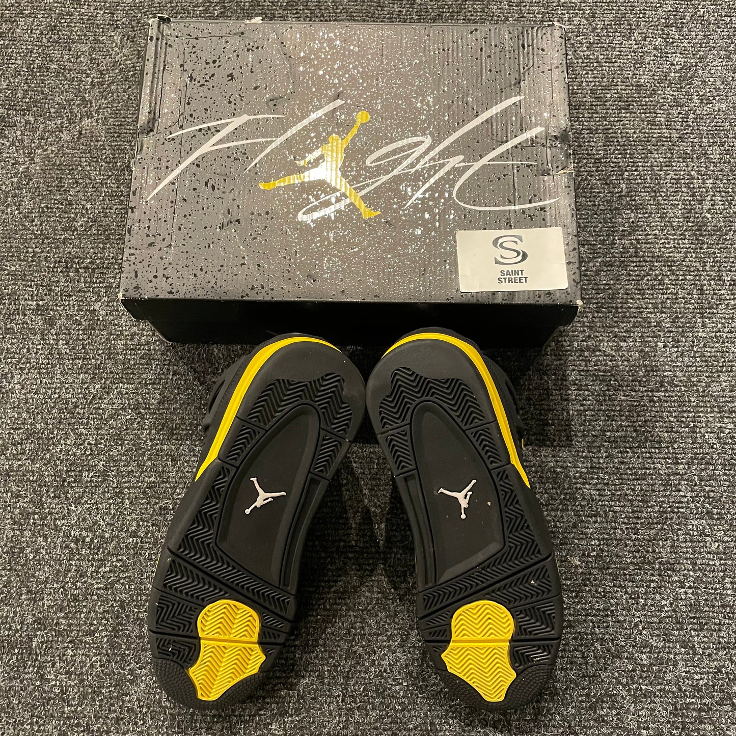 Air Jordan 4 'Thunder'