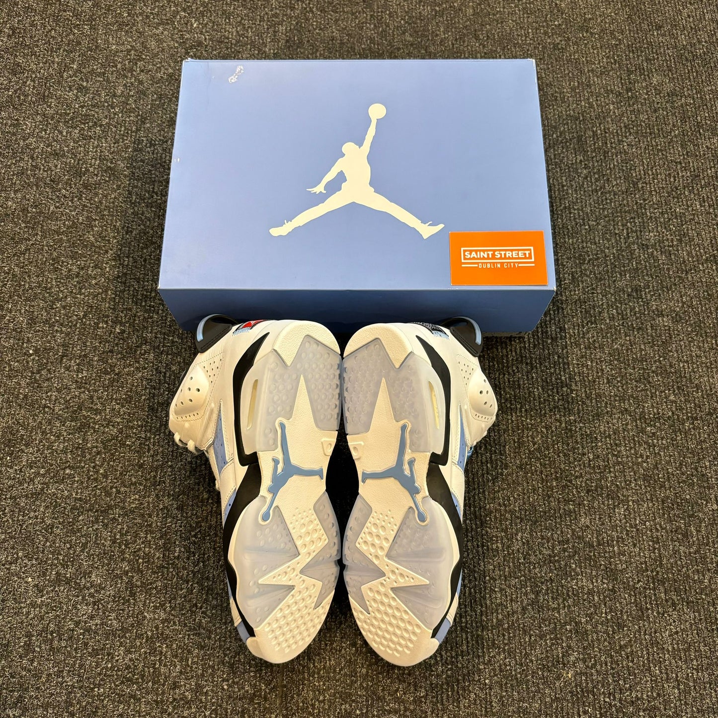 Air Jordan 6 'UNC'