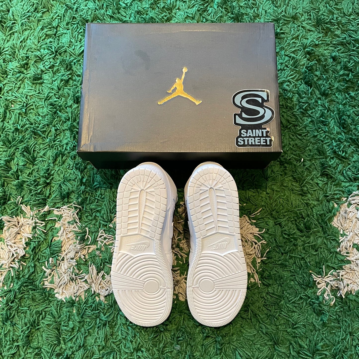 Air Jordan 1 Mid 'Triple White' (GS)