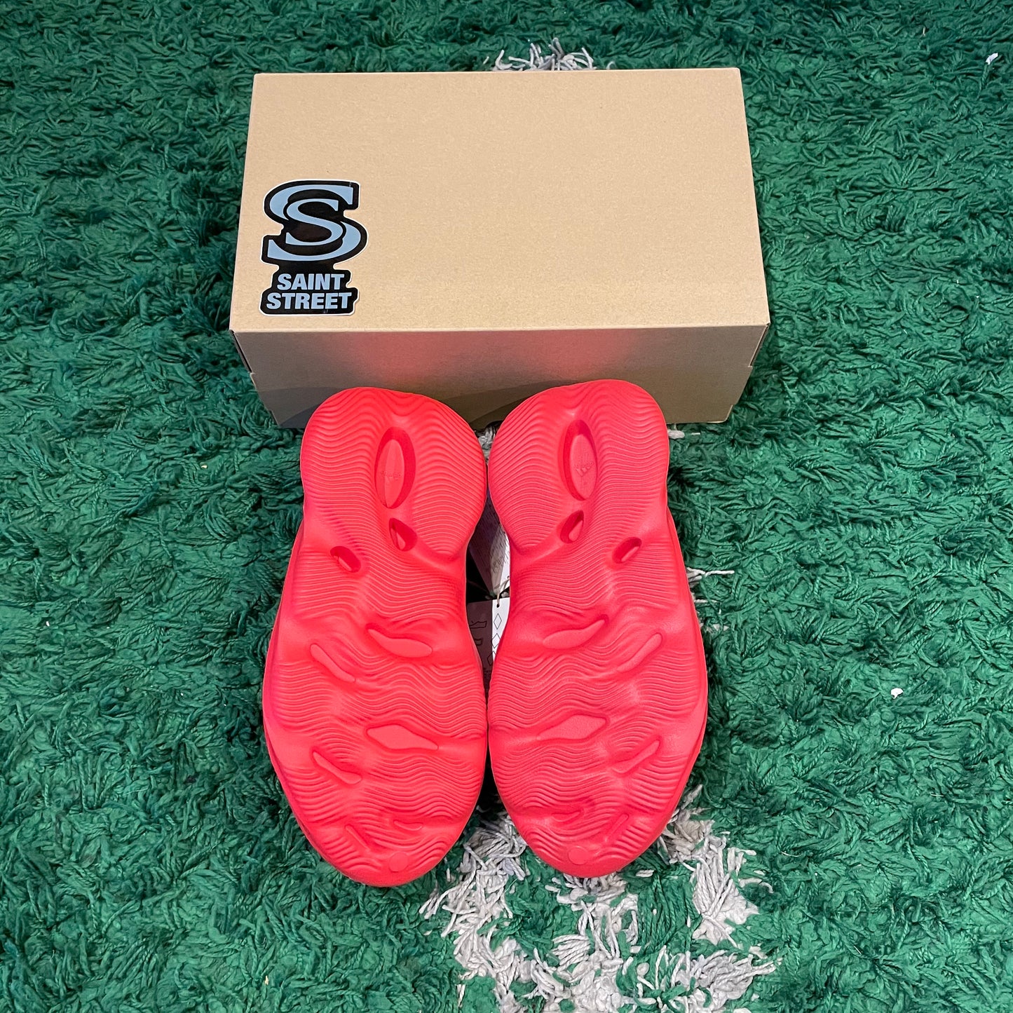 Yeezy Foam RNNR 'Vermillion'