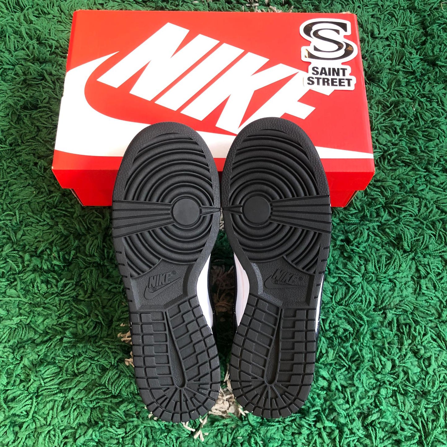 Nike Dunk Low 'Panda' (W)