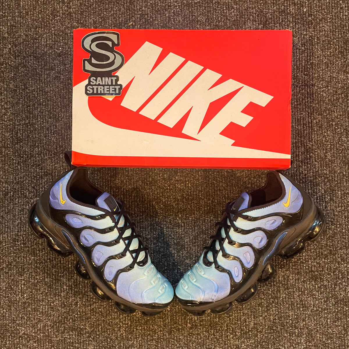 Navy blue top vapormax plus