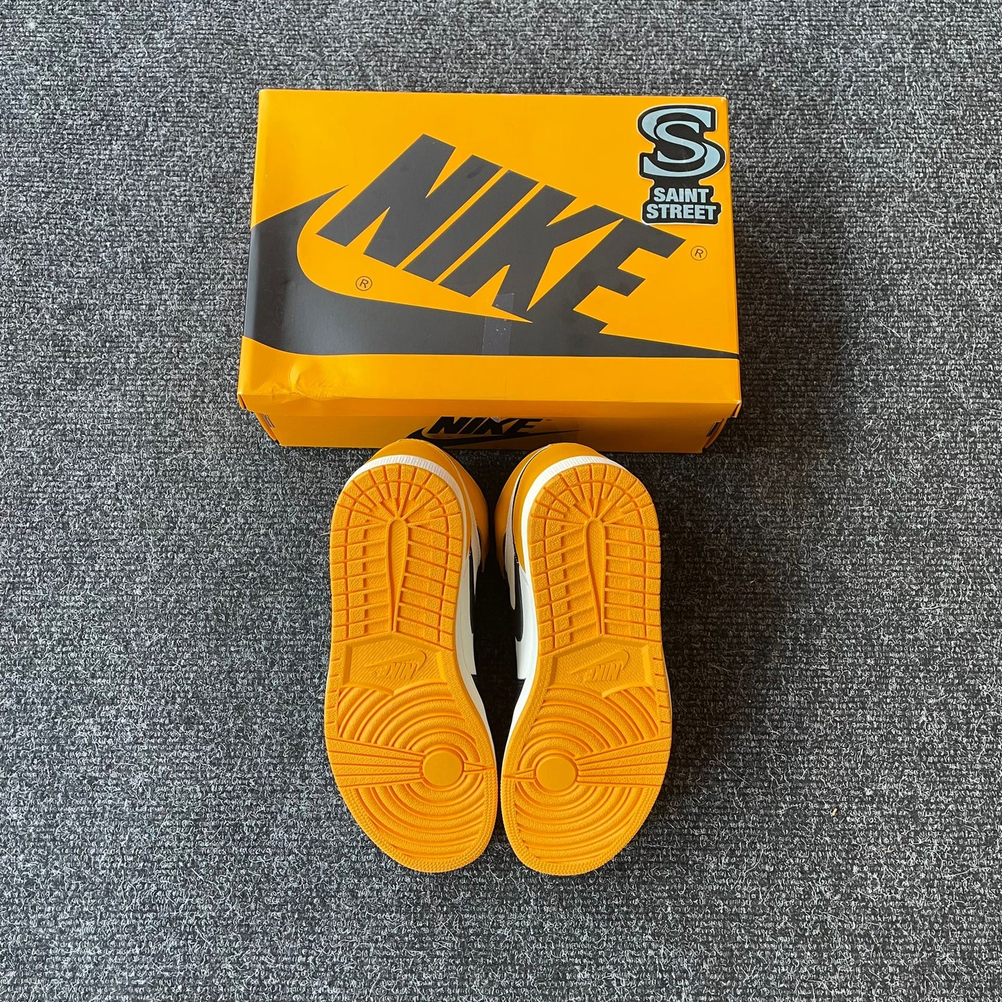 Air Jordan 1 High 'Taxi'