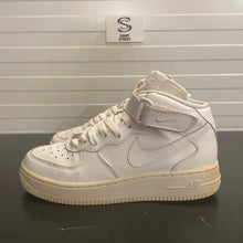 Load image into Gallery viewer, Nike AF1 Mid Triple White (GS) (Online only)
