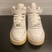 Load image into Gallery viewer, Nike AF1 Mid Triple White (GS) (Online only)
