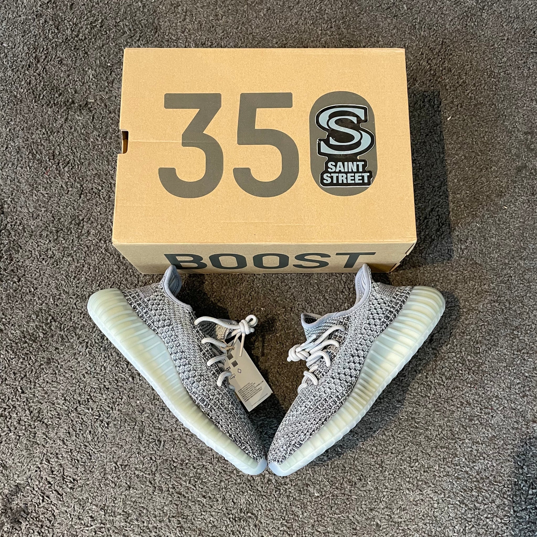 Adidas x hotsell yeezy boost 35