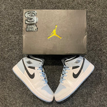 Load image into Gallery viewer, Jordan 1 Reverse &#39;Ice Blue&#39;
