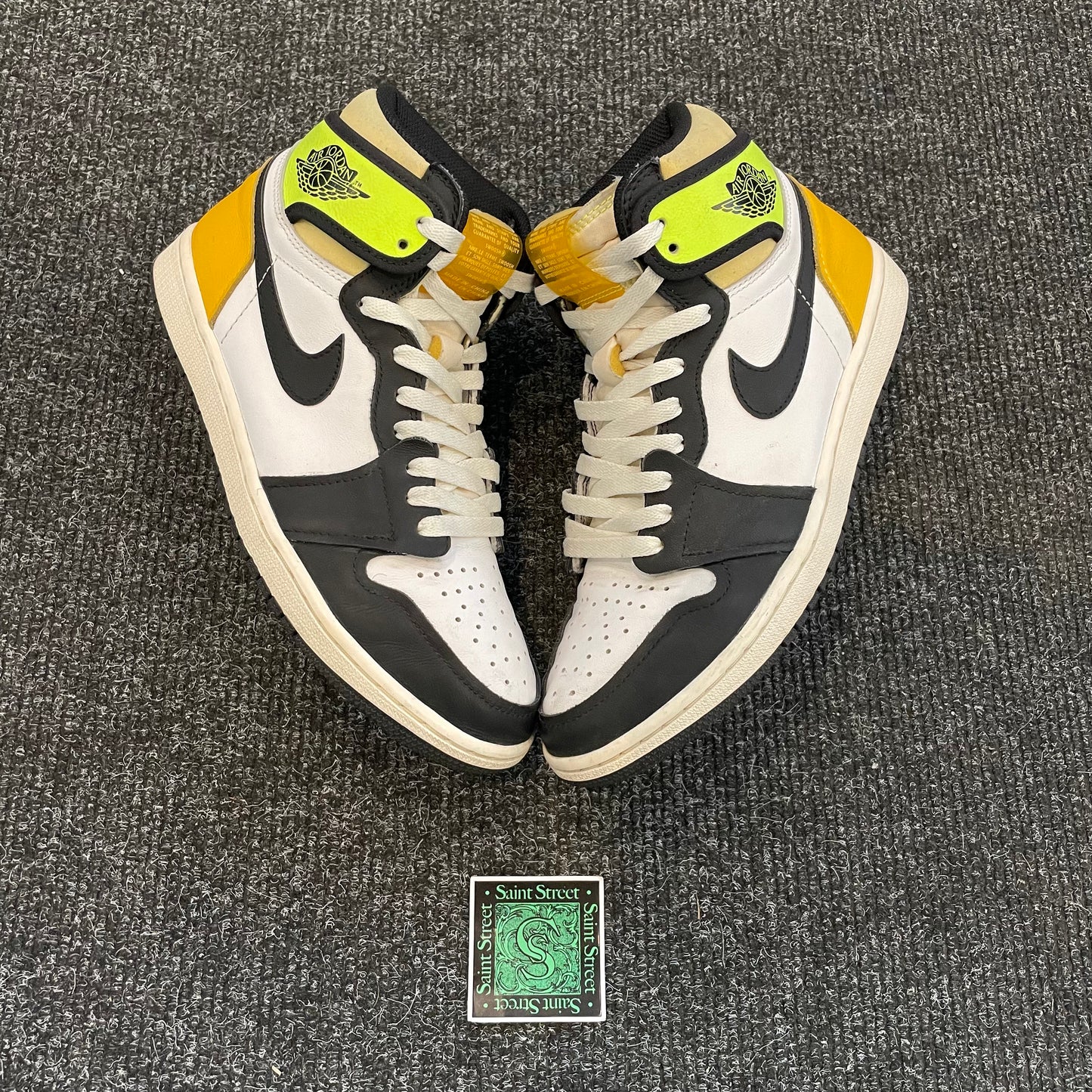 Air Jordan 1 High 'Uni Gold'