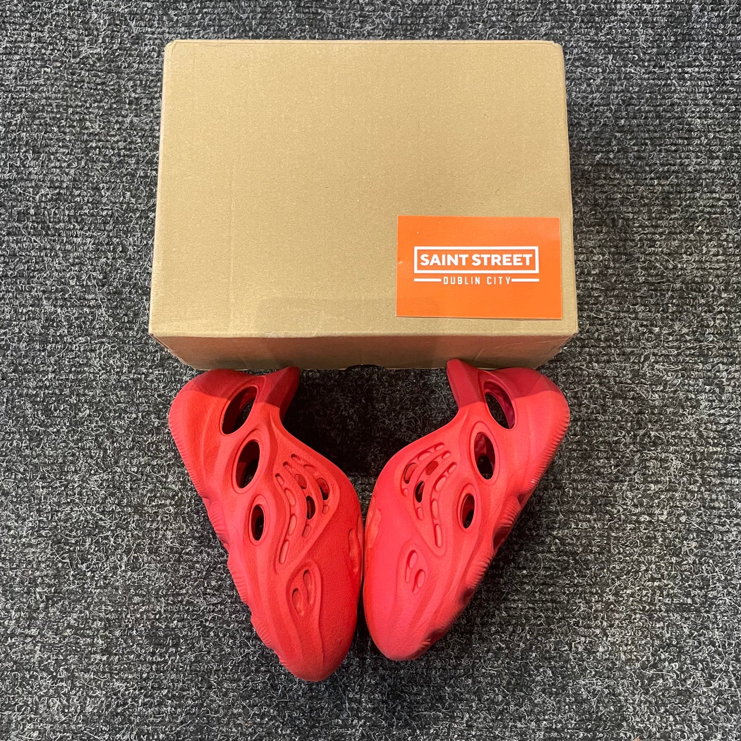 Yeezy Foam RNNR 'Vermillion' (Kids)