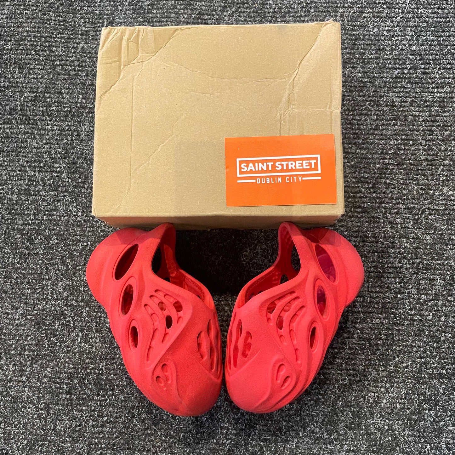 Yeezy Foam RNNR 'Vermillion' (Kids)