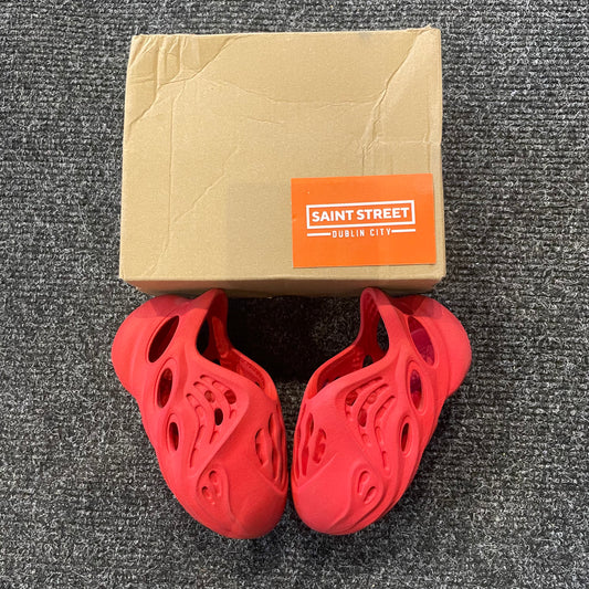 Yeezy Foam RNNR 'Vermillion' (Kids)