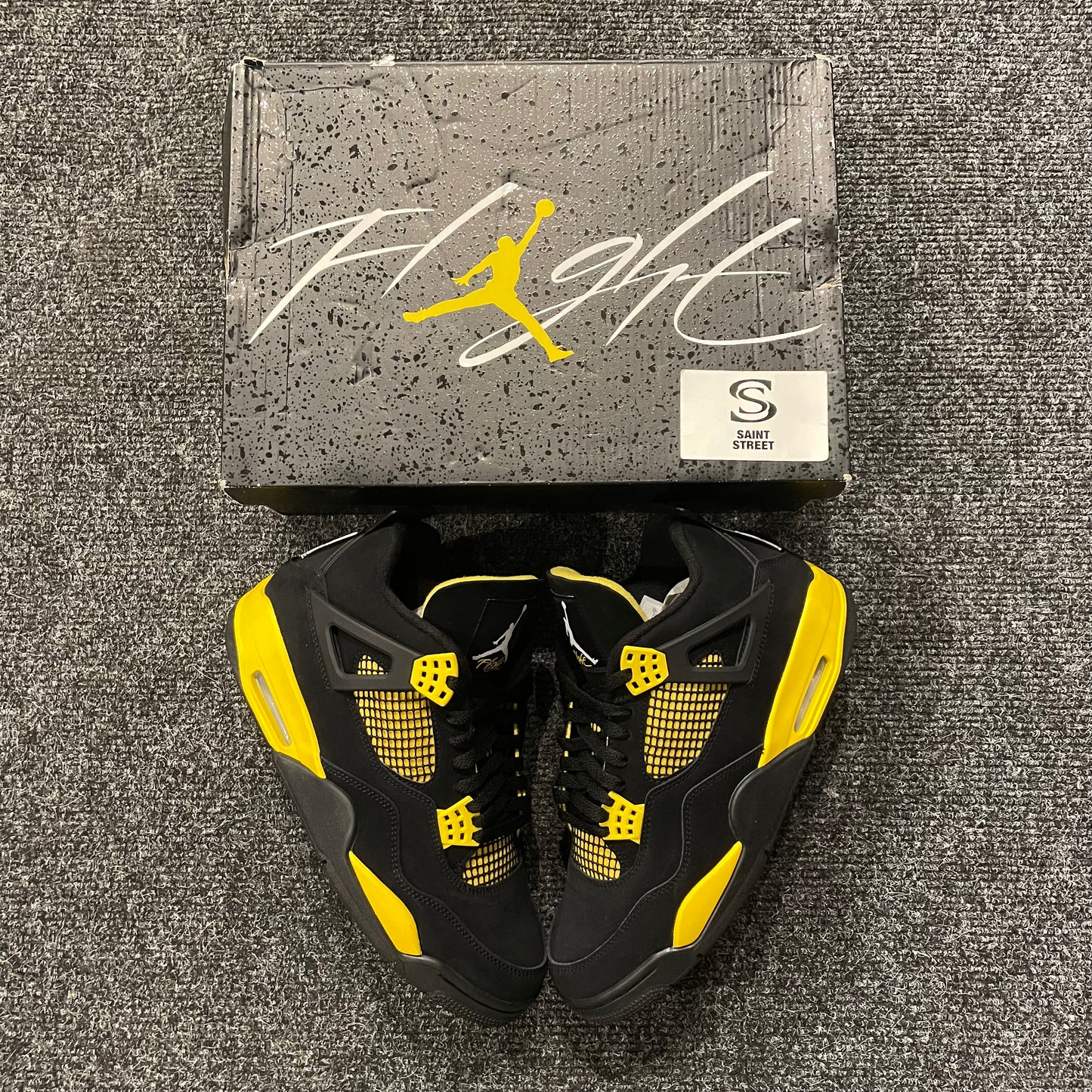 Air Jordan 4 'Thunder'