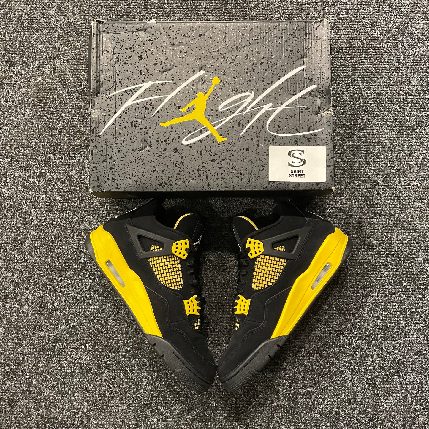 Air Jordan 4 'Thunder'