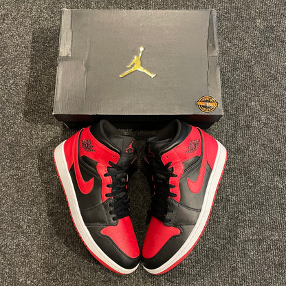 Air Jordan 1 Mid 'Bred'