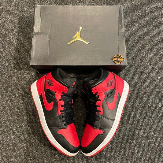 Air Jordan 1 Mid 'Bred'