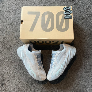 Adidas yeezy 700 v2 2025 hospital blue