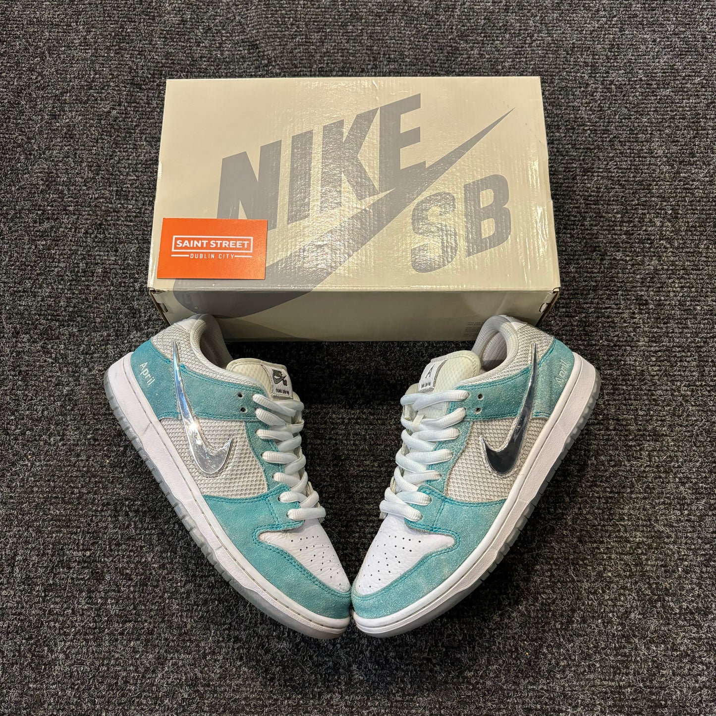 Nike SB Dunk Low 'April'