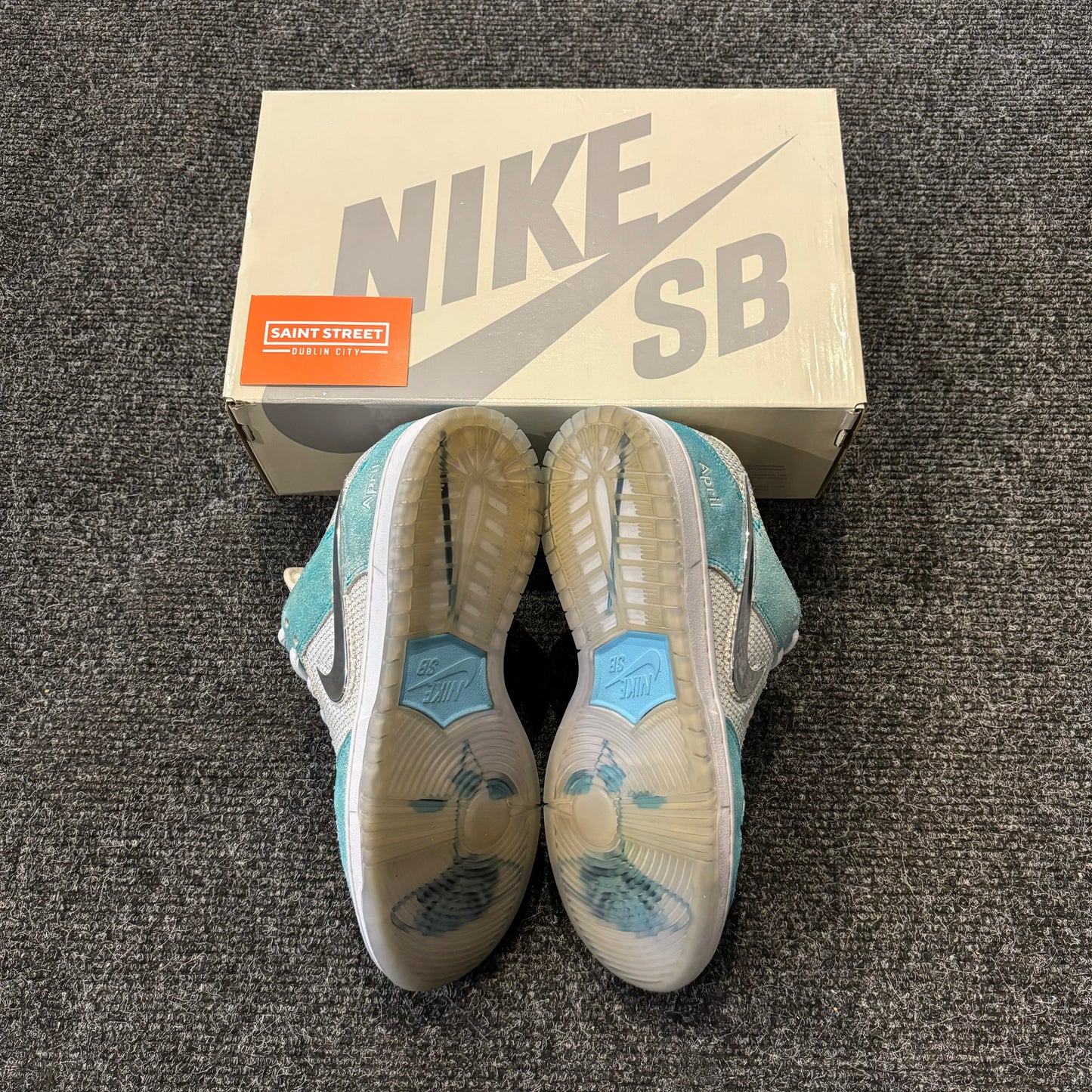 Nike SB Dunk Low 'April'