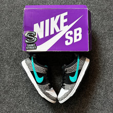 Load image into Gallery viewer, Nike SB Dunk Low &#39;Atmos&#39;
