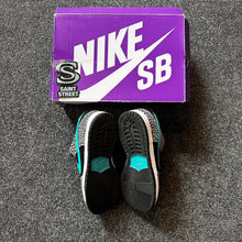 Load image into Gallery viewer, Nike SB Dunk Low &#39;Atmos&#39;
