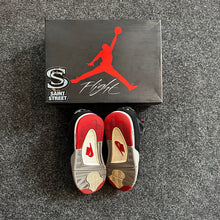 Load image into Gallery viewer, Air Jordan 4 &#39;Bred&#39;
