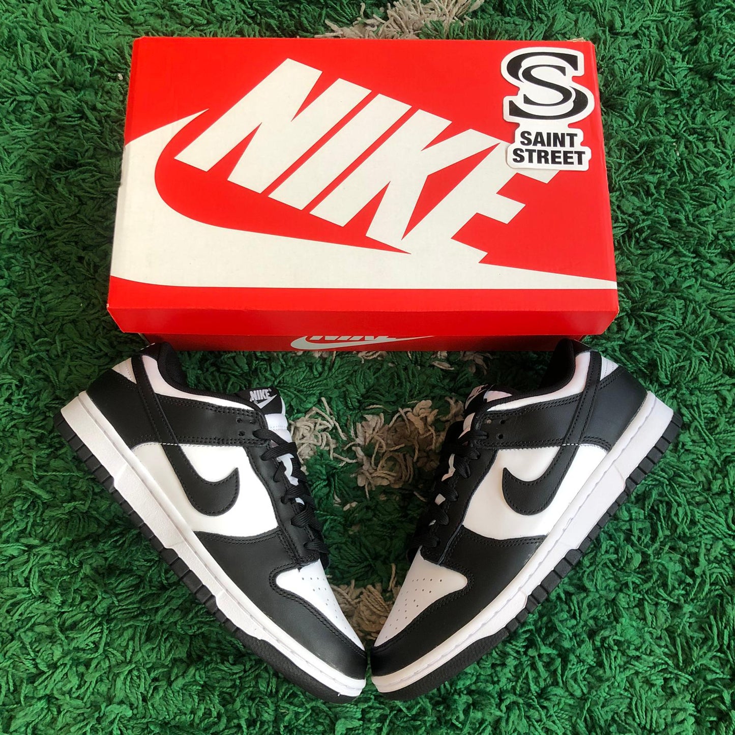 Nike Dunk Low 'Panda' (W)