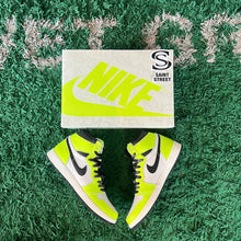 Load image into Gallery viewer, Air Jordan 1 High &#39;Volt&#39;
