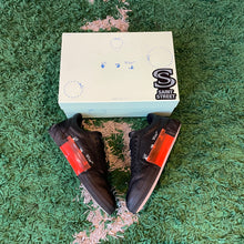 Load image into Gallery viewer, Off White Vulc Sneaker

