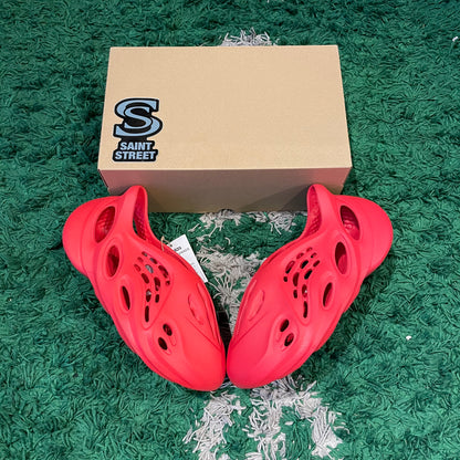 Yeezy Foam RNNR 'Vermillion'