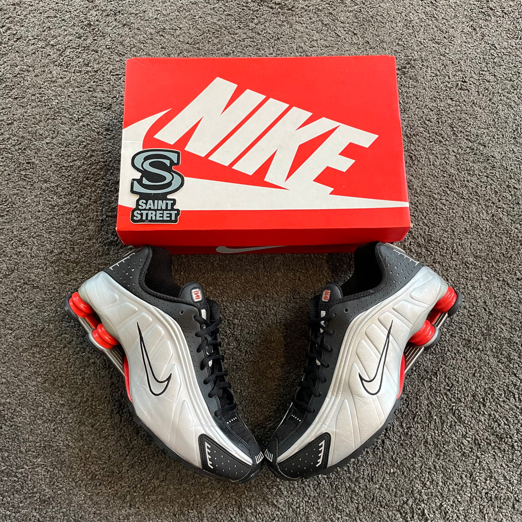 Nike Shox R4 'Black/Metallic Silver' (Online Only)
