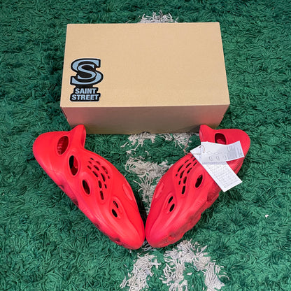Yeezy Foam RNNR 'Vermillion'