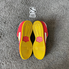 Load image into Gallery viewer, Nike SB Dunk Low &#39;Vietnam&#39;

