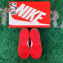 Load image into Gallery viewer, Nike Dunk Low &#39;Championship&#39;
