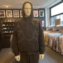 Load image into Gallery viewer, Supreme &#39;Zig Zag&#39; Puffer Jacket
