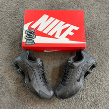 Load image into Gallery viewer, Nike Shox R4 &#39;Triple Black&#39; (Online Only)
