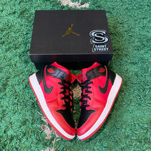 Load image into Gallery viewer, Air Jordan 1 Mid &#39;Reverse Bred&#39; (GS)
