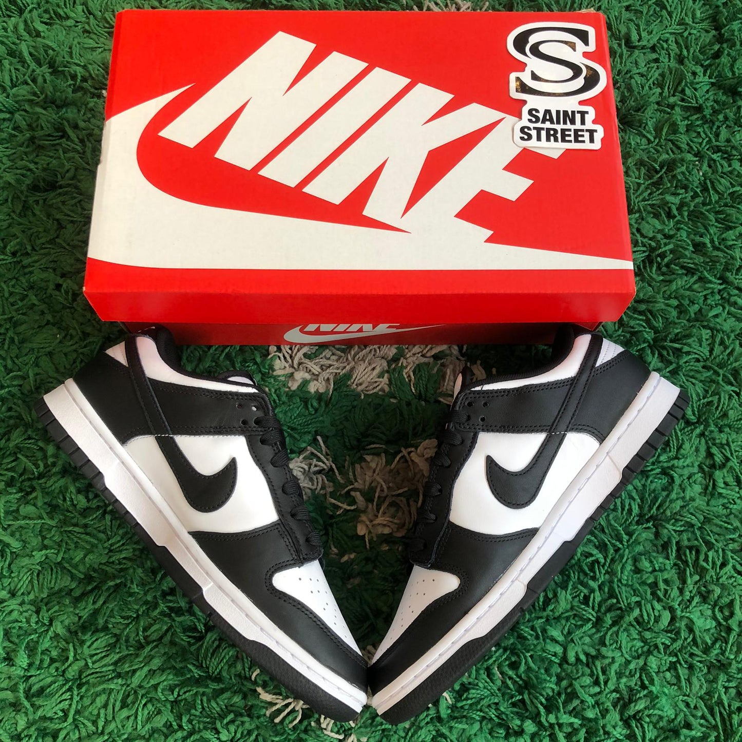 Nike Dunk Low 'Panda' (W)