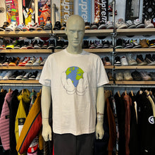 Load image into Gallery viewer, Kaws X Uniqulo &#39;Peace For All&#39; Tee
