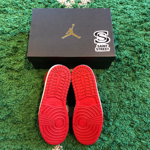 Air Jordan 1 Mid 'Bred'