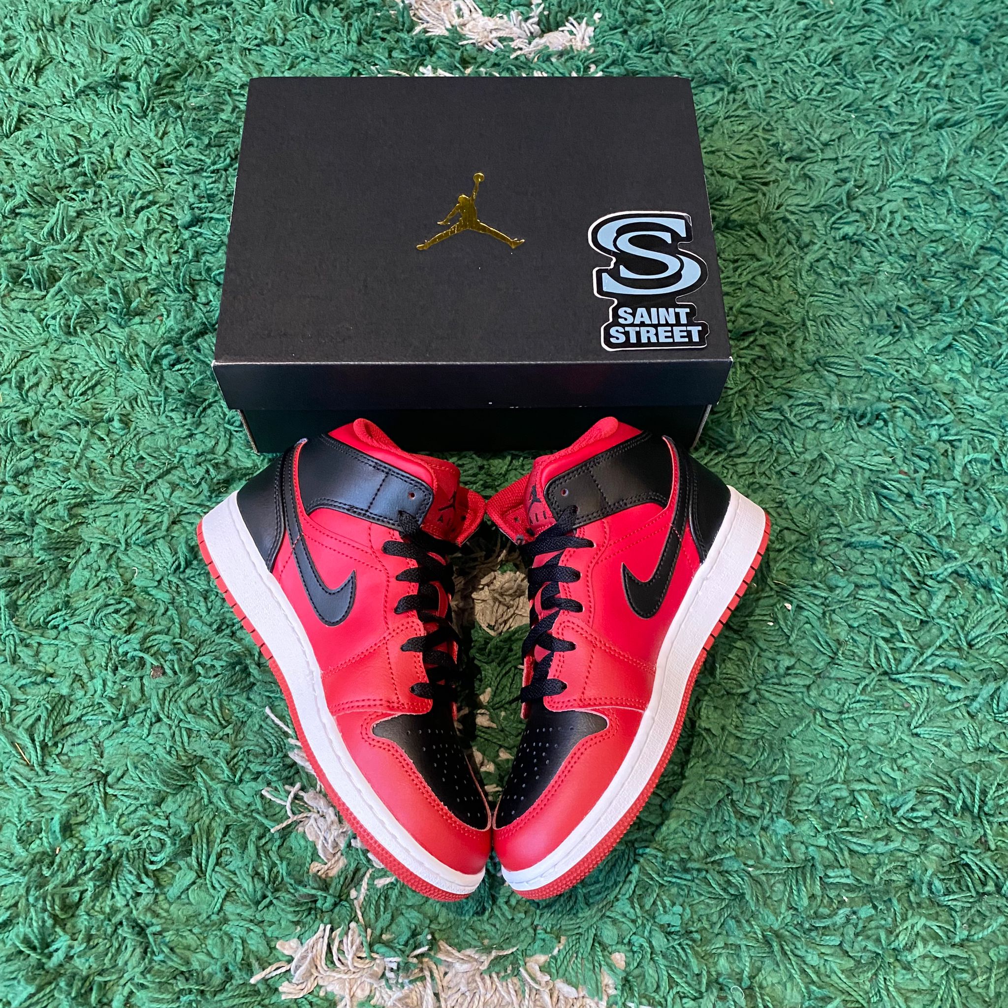 Air Jordan 1 Mid Reverse Bred GS SaintStreetSneakers