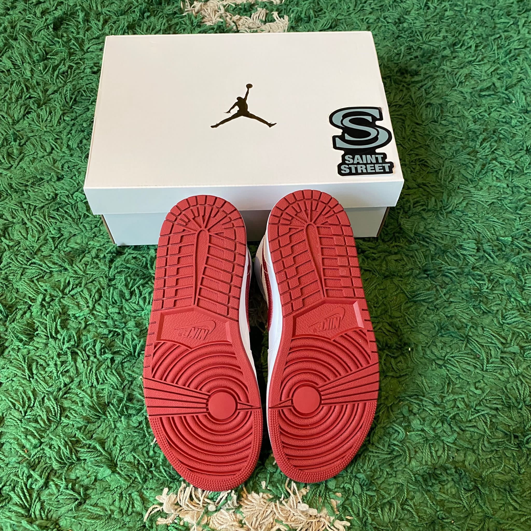 Jordan 1 mid reverse outlet